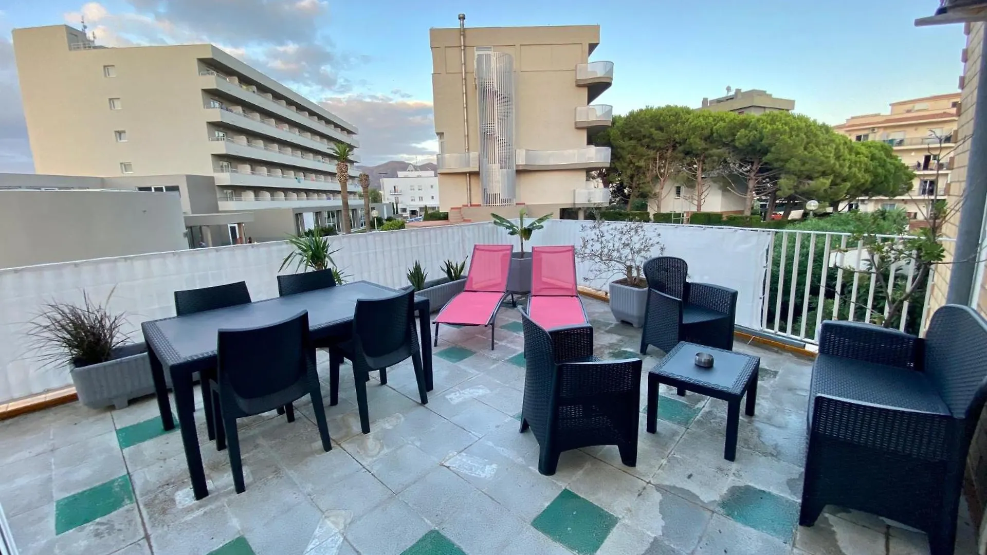 Olympia Appart Roses Apartment
